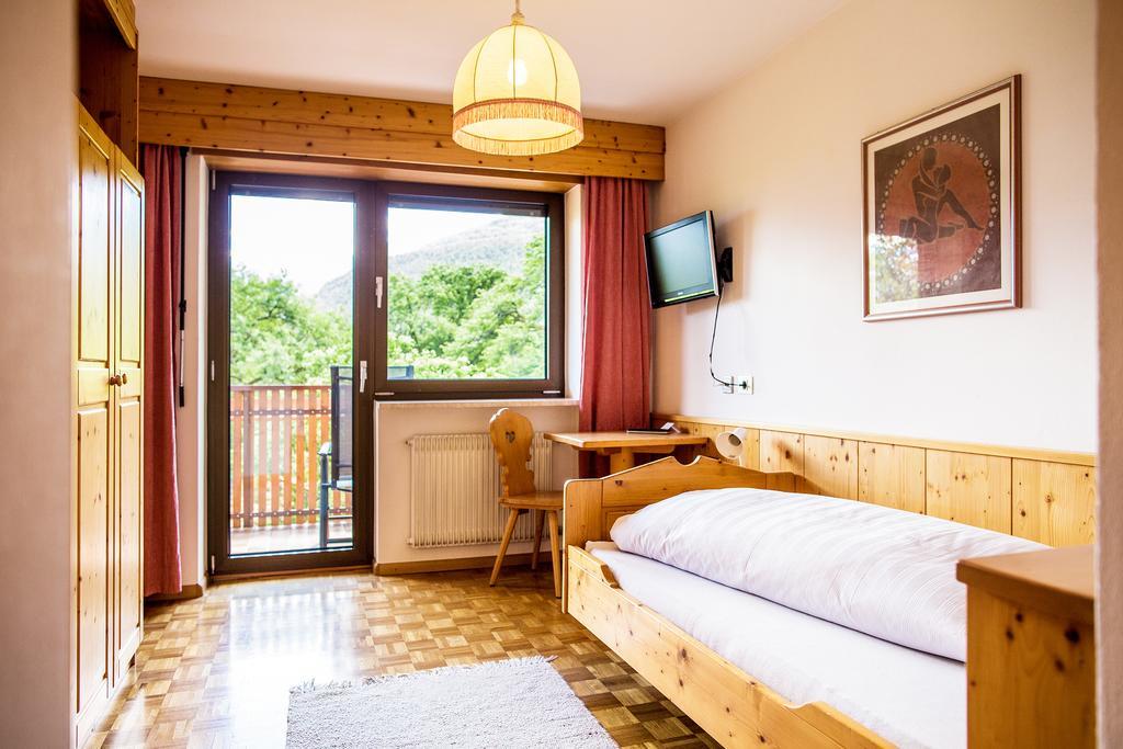Garni Glurnserhof Szoba fotó